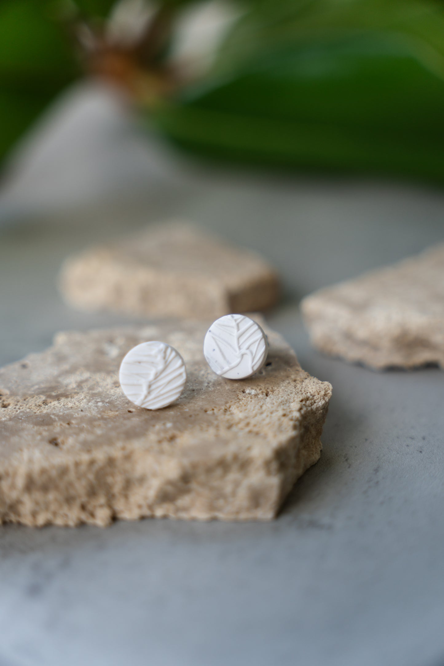 Botanical texture studs — White